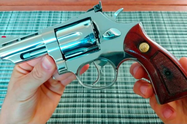 revolver 38 taurus 6 tiros - cabo de madeira